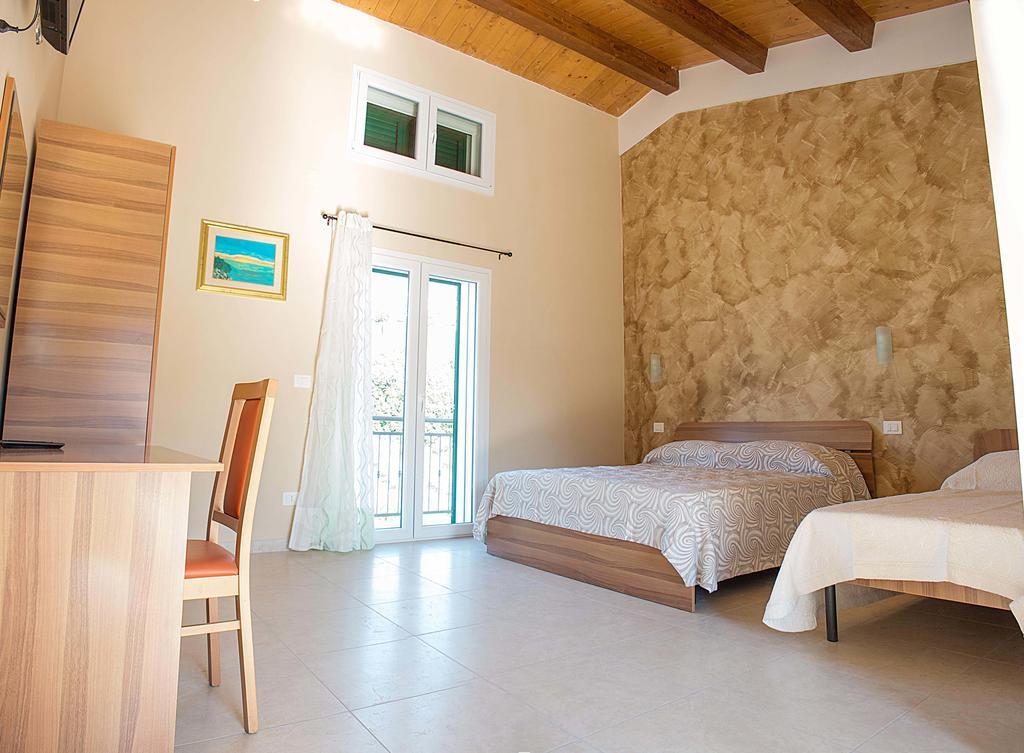 Zio Tonino Bed & Breakfast Termoli Ruang foto